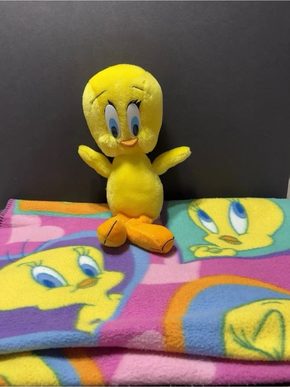 Yellow Plush Tweety-Bird Plush & Vintage Throw Blanket 63x46